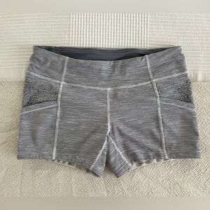 Women’s LULULEMON RUN RUNNING Shorty Shorts. White/Grey color. SIZE 8. EUC!
